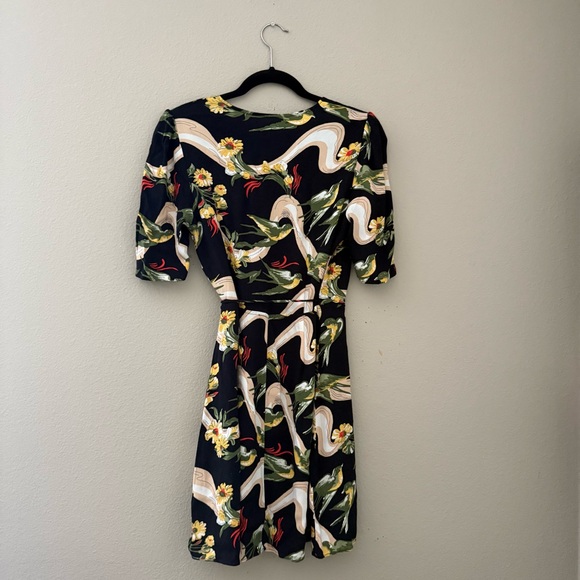 REFORMATION Marita Wrap Dress in Parrot Print Size Large - Picture 10 of 14